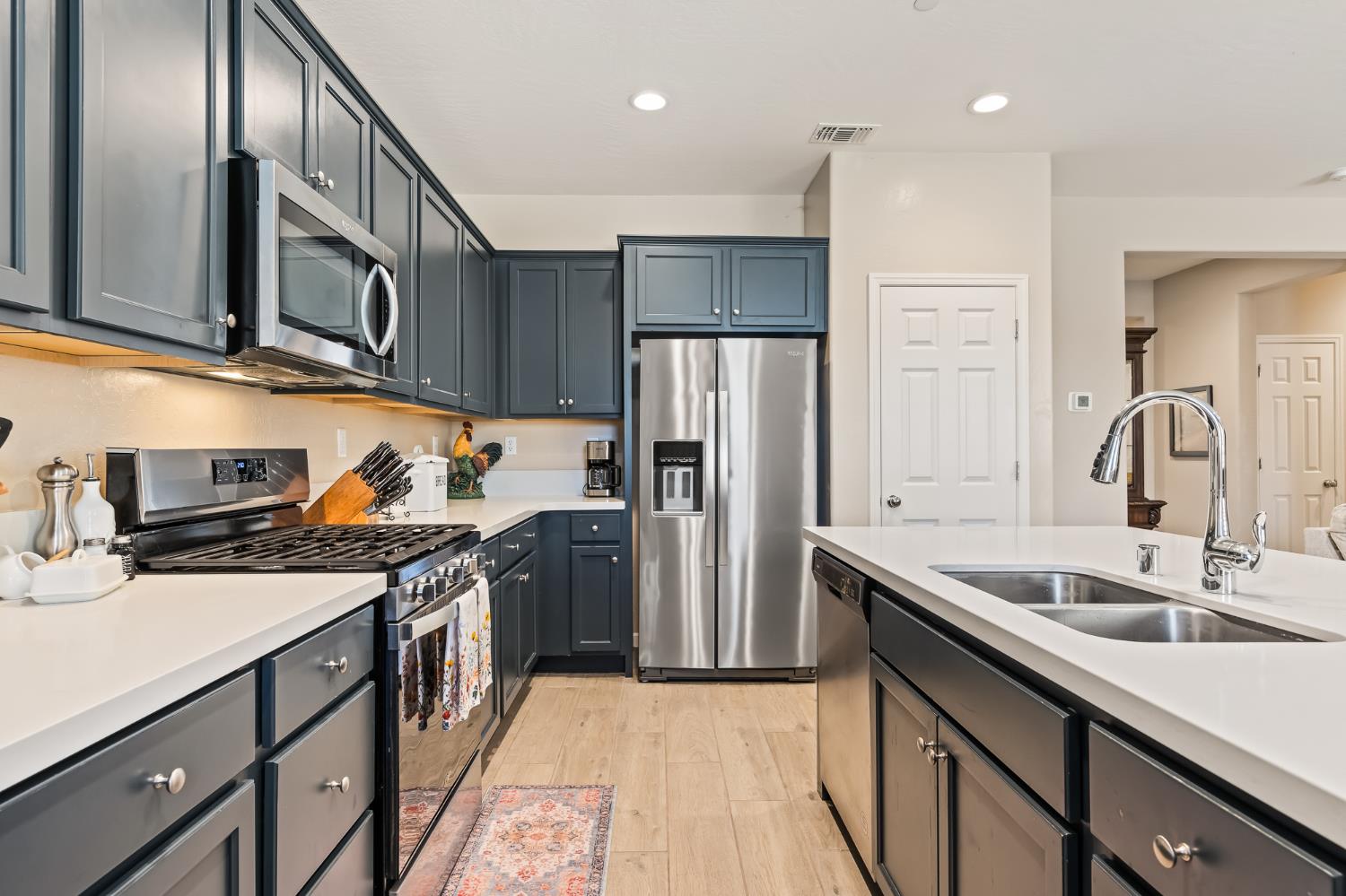 174 S Karen Ave, Kerman, CA 93630