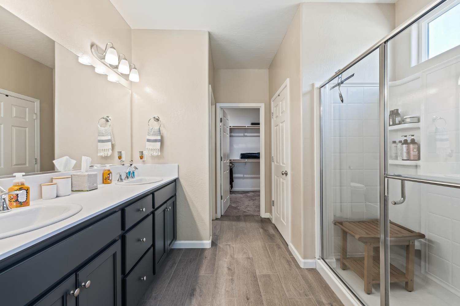 174 S Karen Ave, Kerman, CA 93630