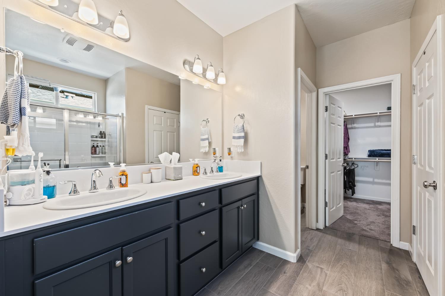 174 S Karen Ave, Kerman, CA 93630