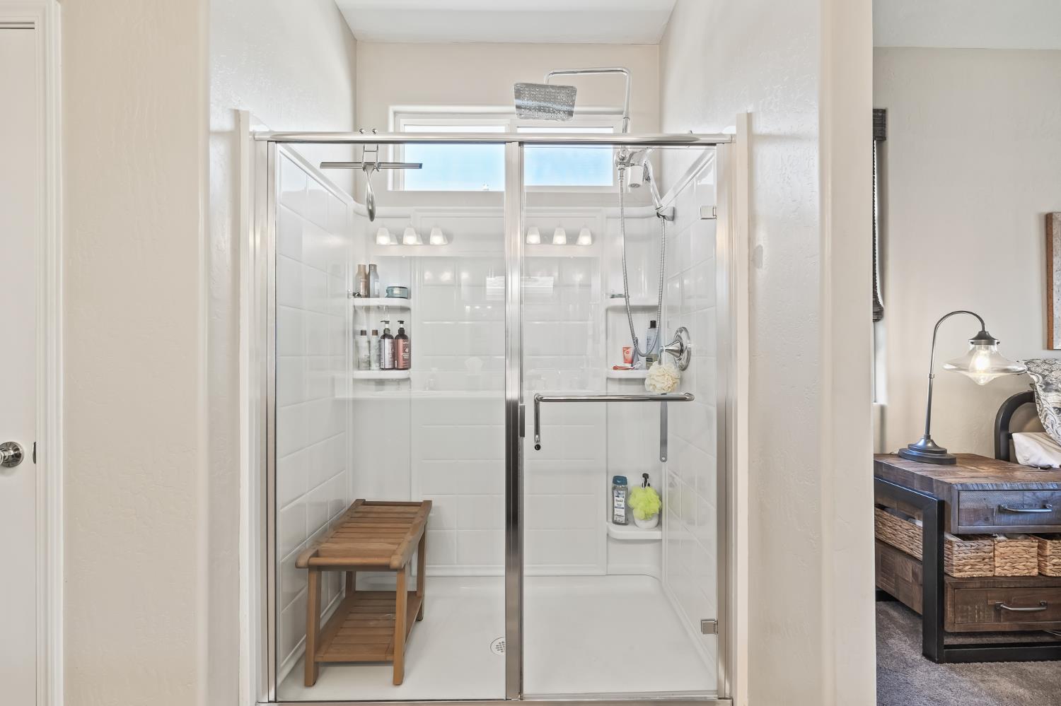 174 S Karen Ave, Kerman, CA 93630