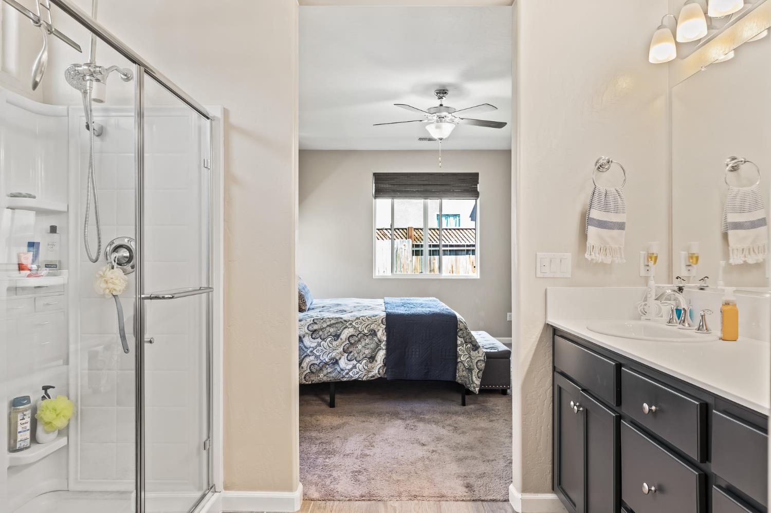 174 S Karen Ave, Kerman, CA 93630