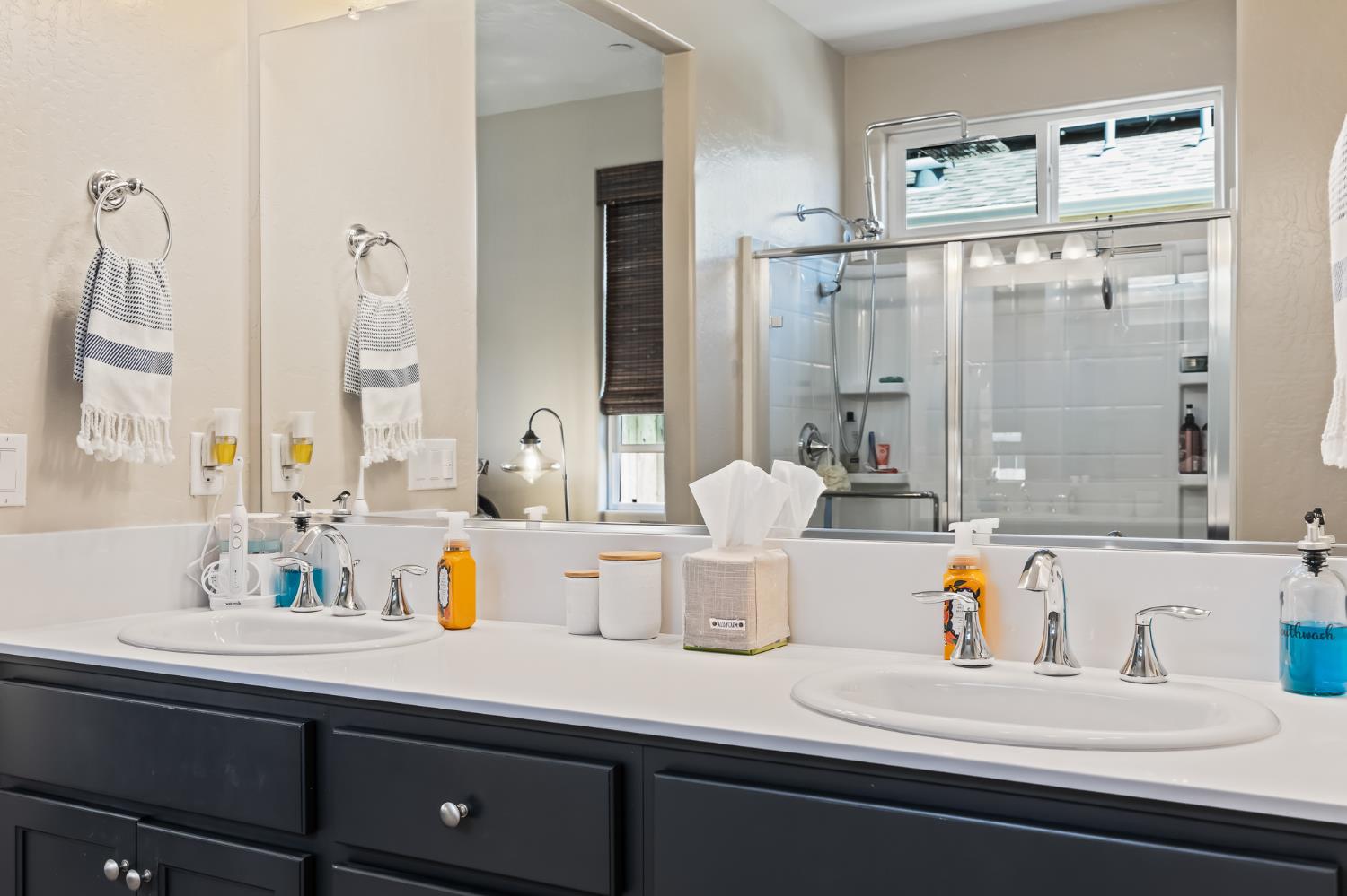 174 S Karen Ave, Kerman, CA 93630