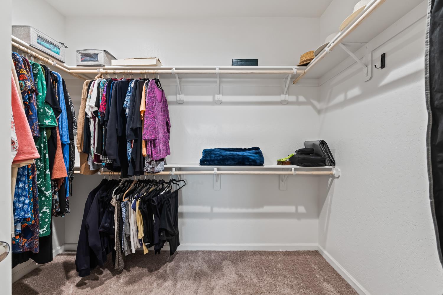 174 S Karen Ave, Kerman, CA 93630