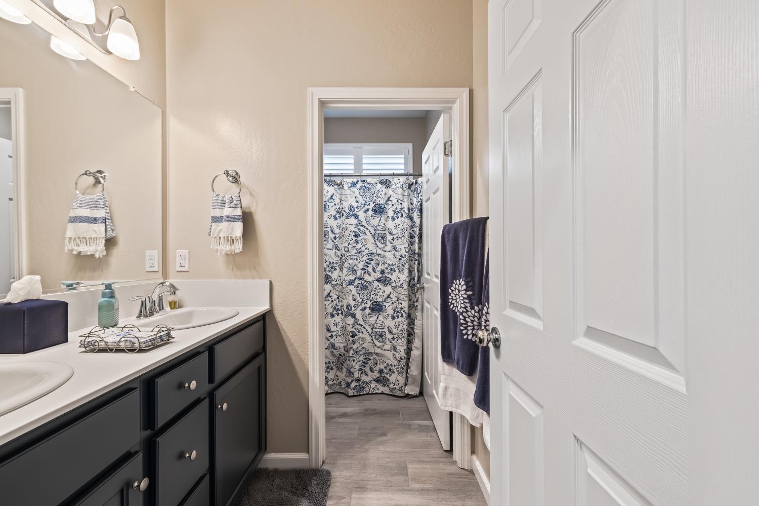 174 S Karen Ave, Kerman, CA 93630