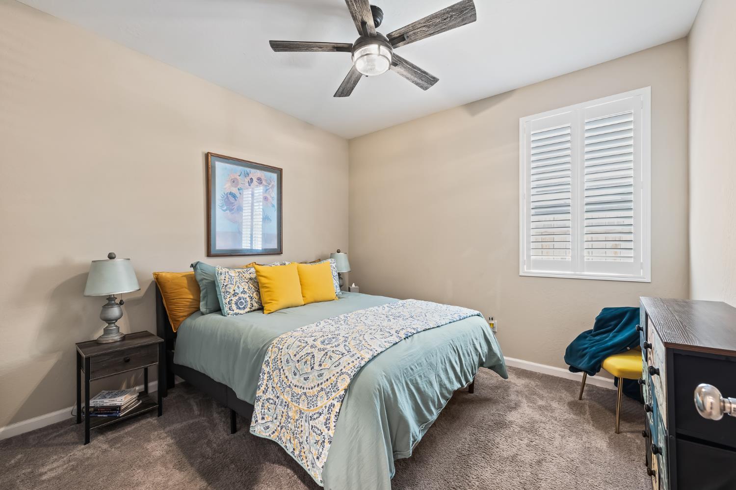 174 S Karen Ave, Kerman, CA 93630