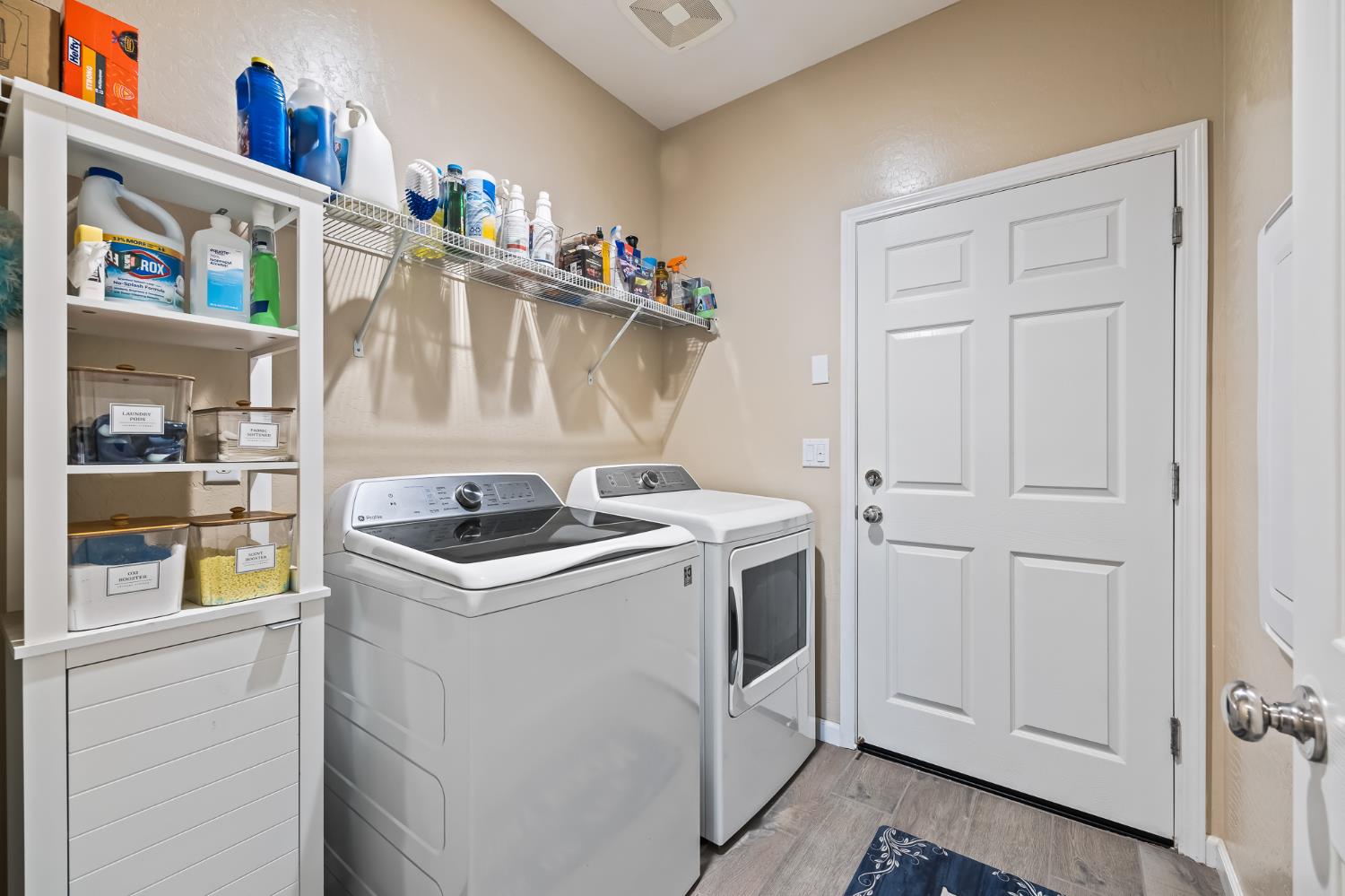 174 S Karen Ave, Kerman, CA 93630