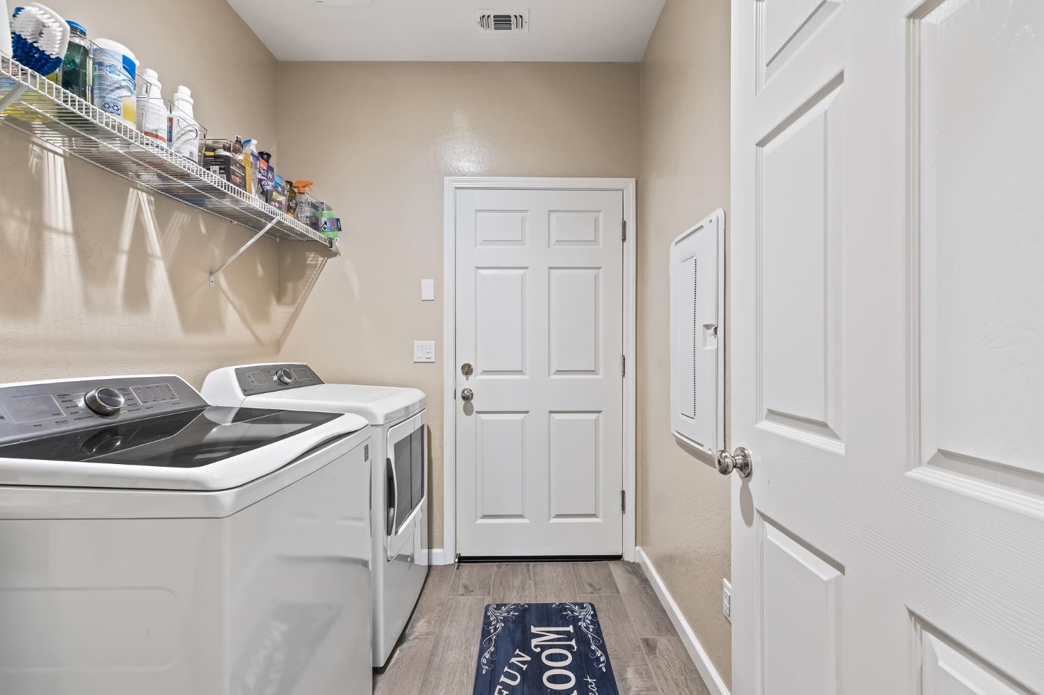 174 S Karen Ave, Kerman, CA 93630