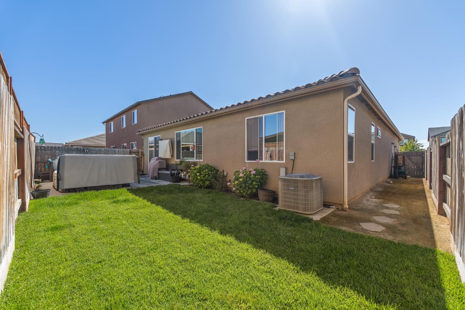 174 S Karen Ave, Kerman, CA 93630