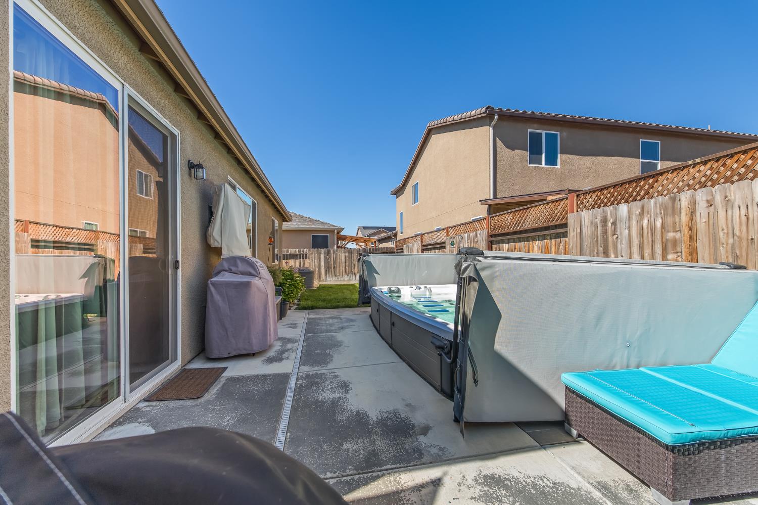 174 S Karen Ave, Kerman, CA 93630