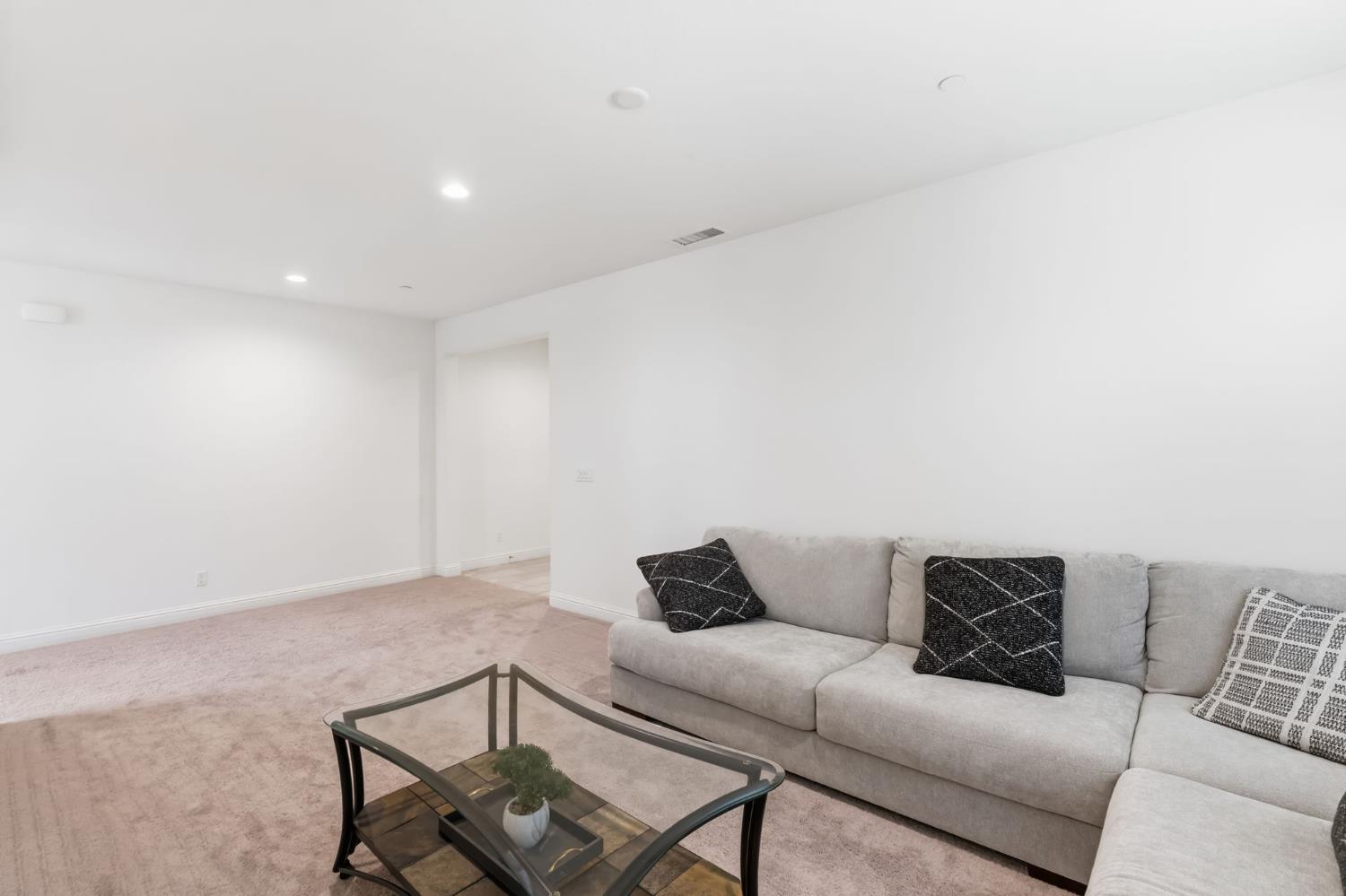 4188 N Contessa Ave, Fresno, CA 93723