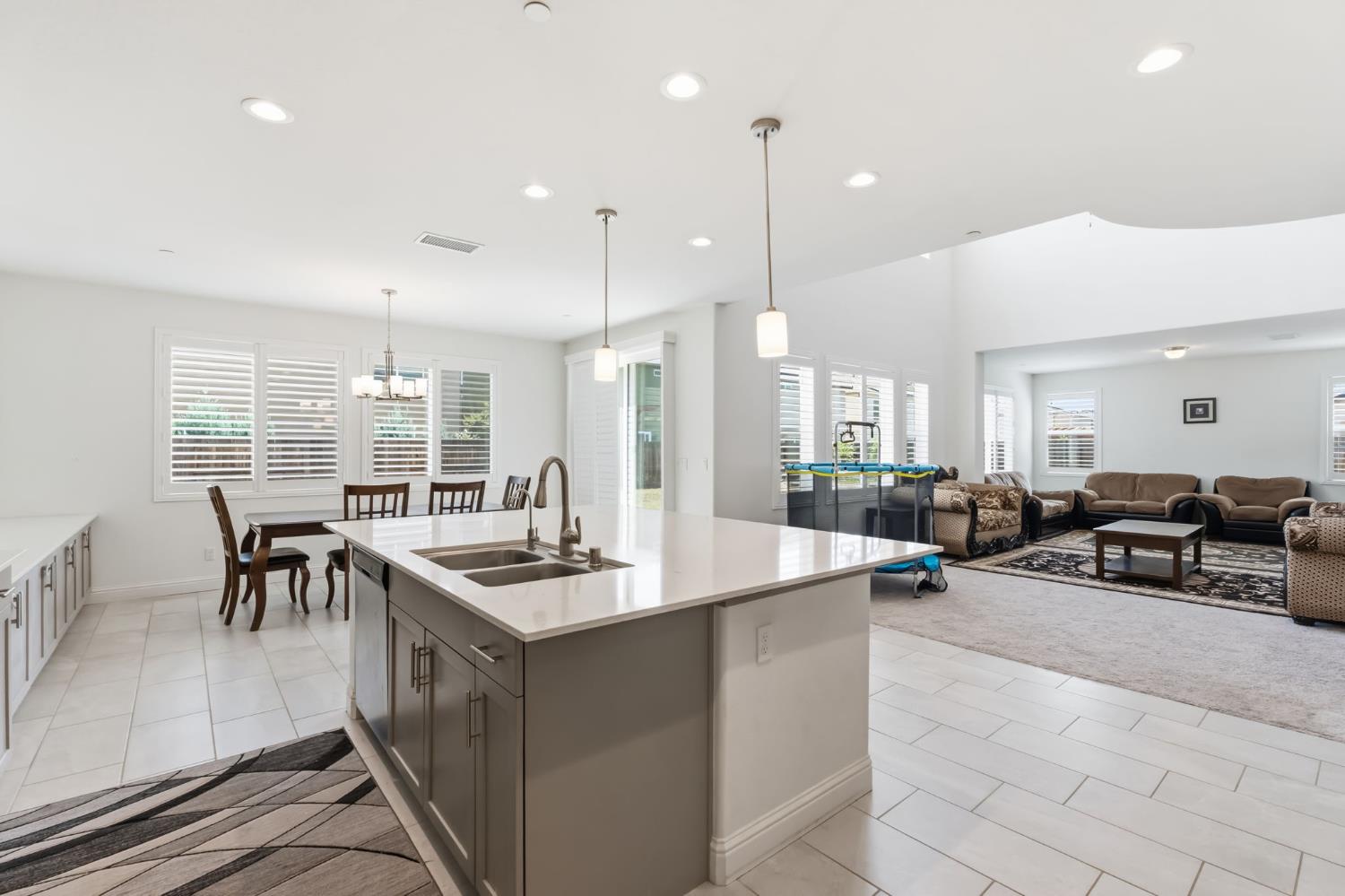 4188 N Contessa Ave, Fresno, CA 93723