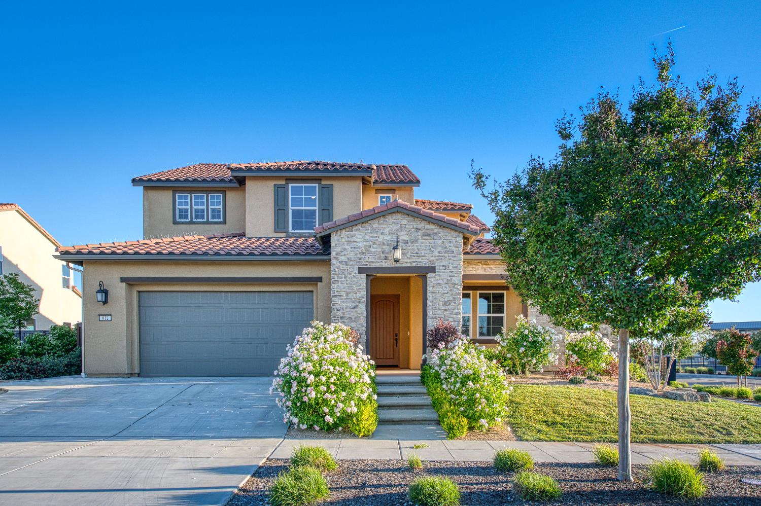 912 Vineyard Ct, Madera, CA 93636