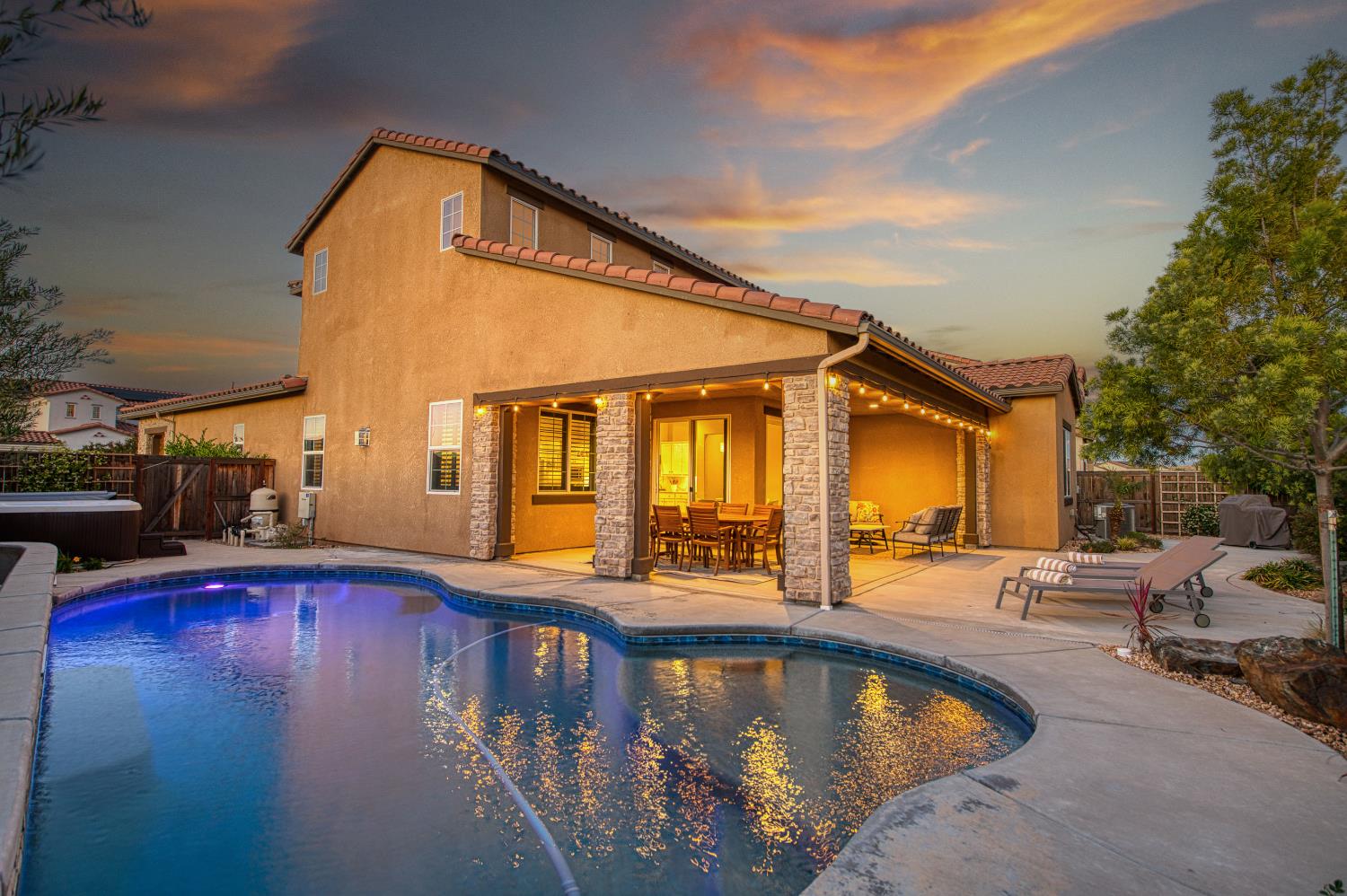 912 Vineyard Ct, Madera, CA 93636