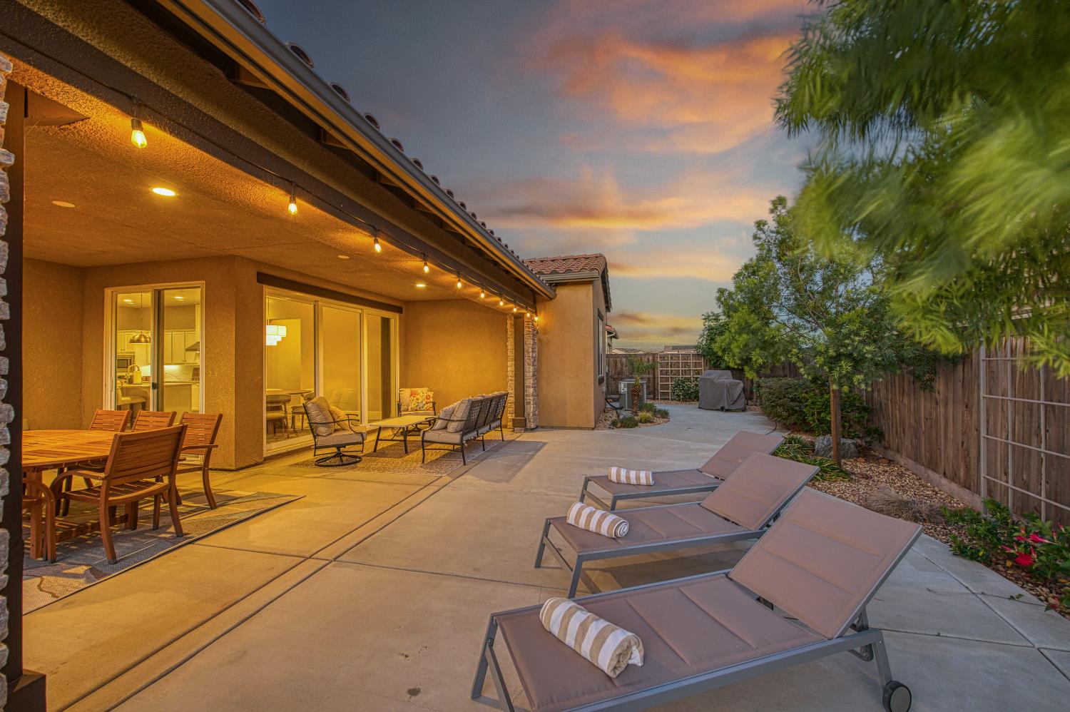 912 Vineyard Ct, Madera, CA 93636