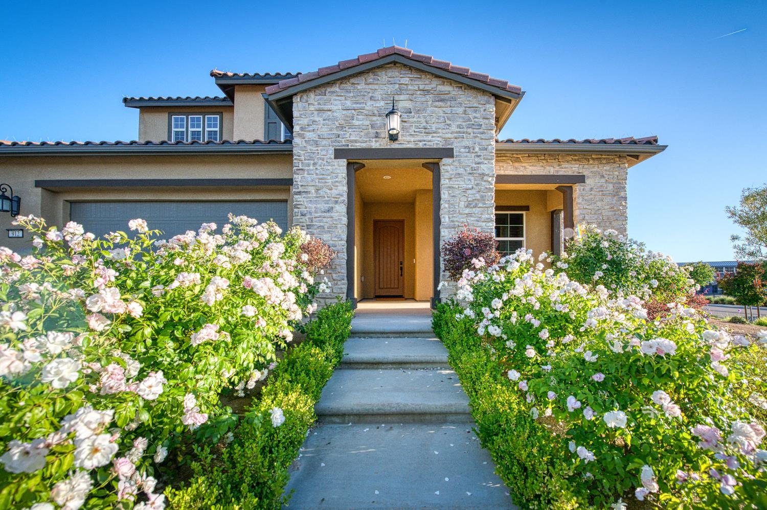 912 Vineyard Ct, Madera, CA 93636