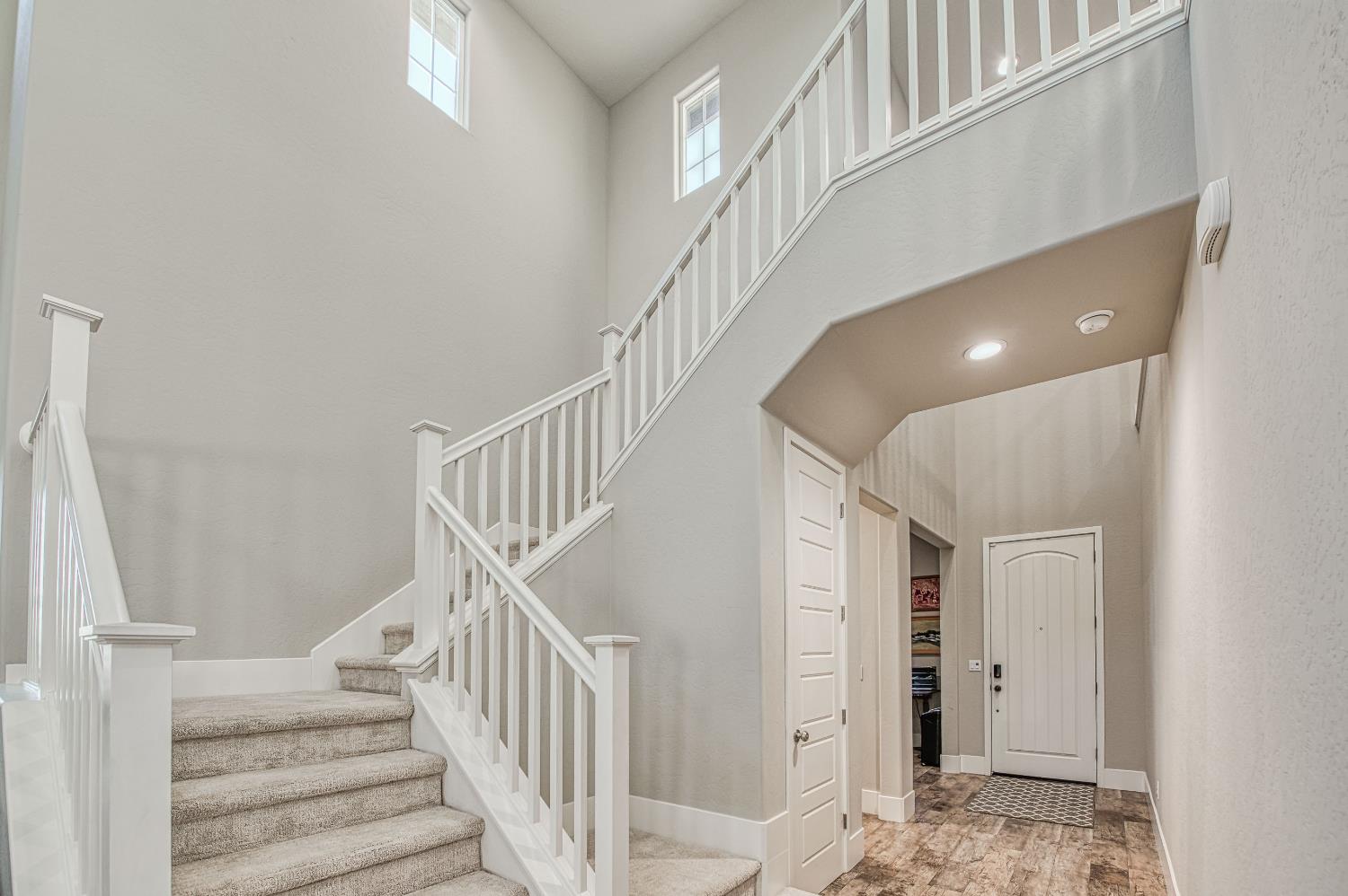 912 Vineyard Ct, Madera, CA 93636