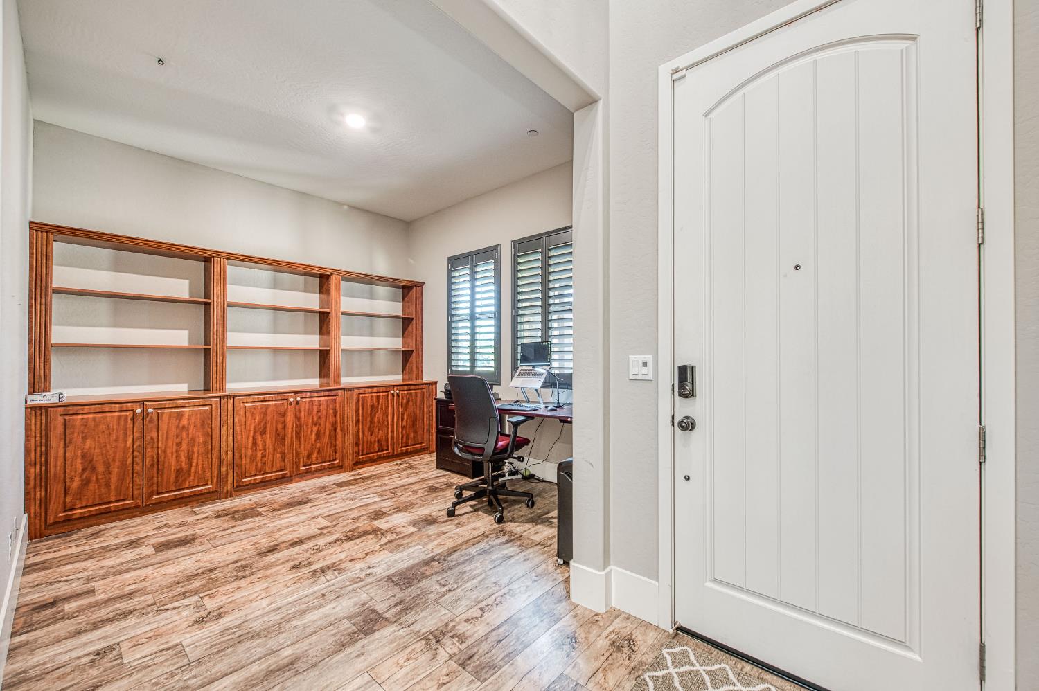 912 Vineyard Ct, Madera, CA 93636