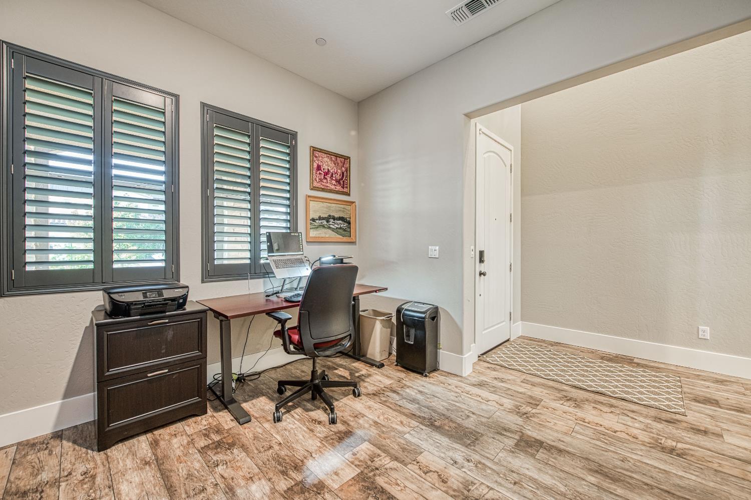 912 Vineyard Ct, Madera, CA 93636