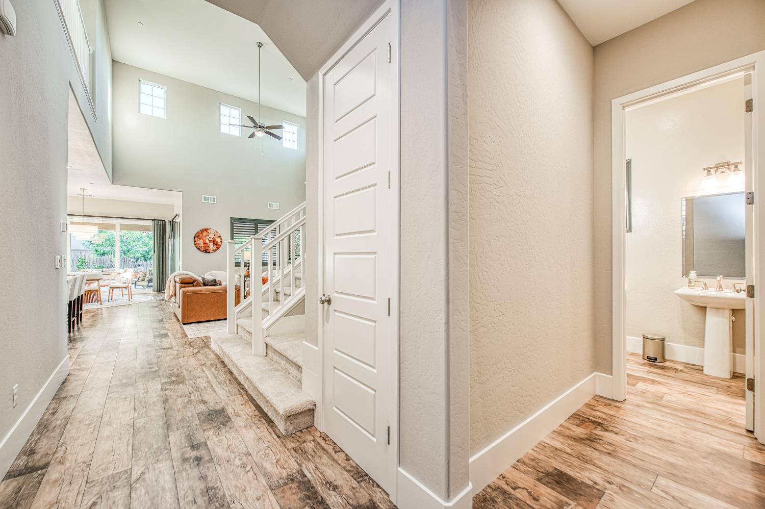 912 Vineyard Ct, Madera, CA 93636