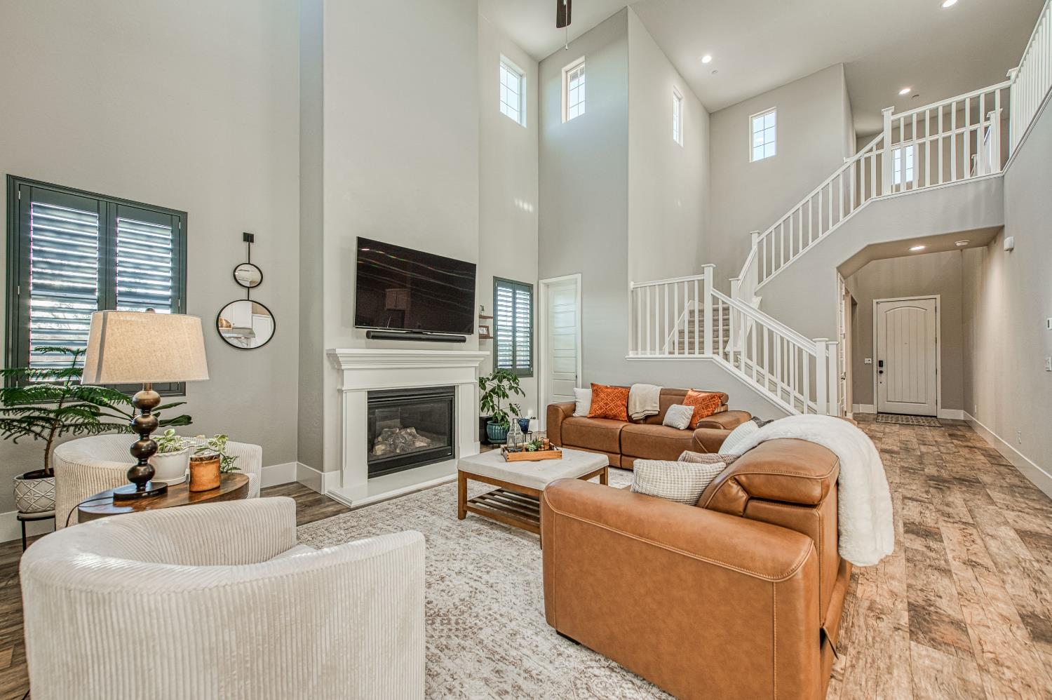 912 Vineyard Ct, Madera, CA 93636