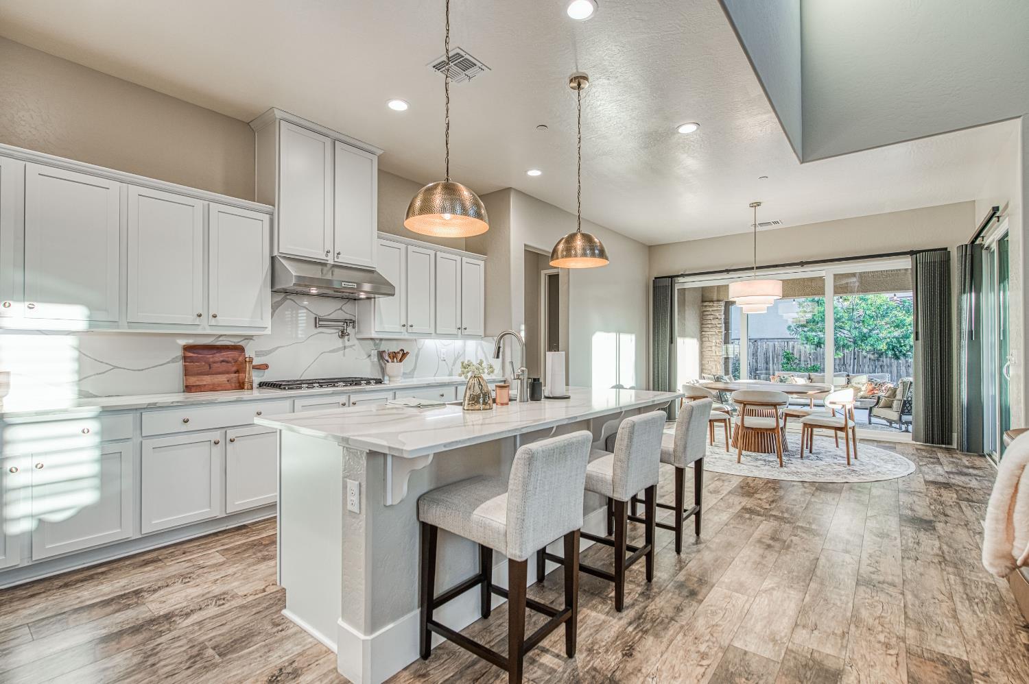 912 Vineyard Ct, Madera, CA 93636