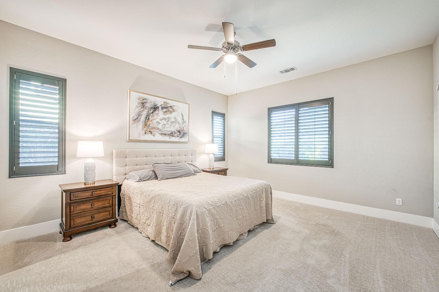 912 Vineyard Ct, Madera, CA 93636