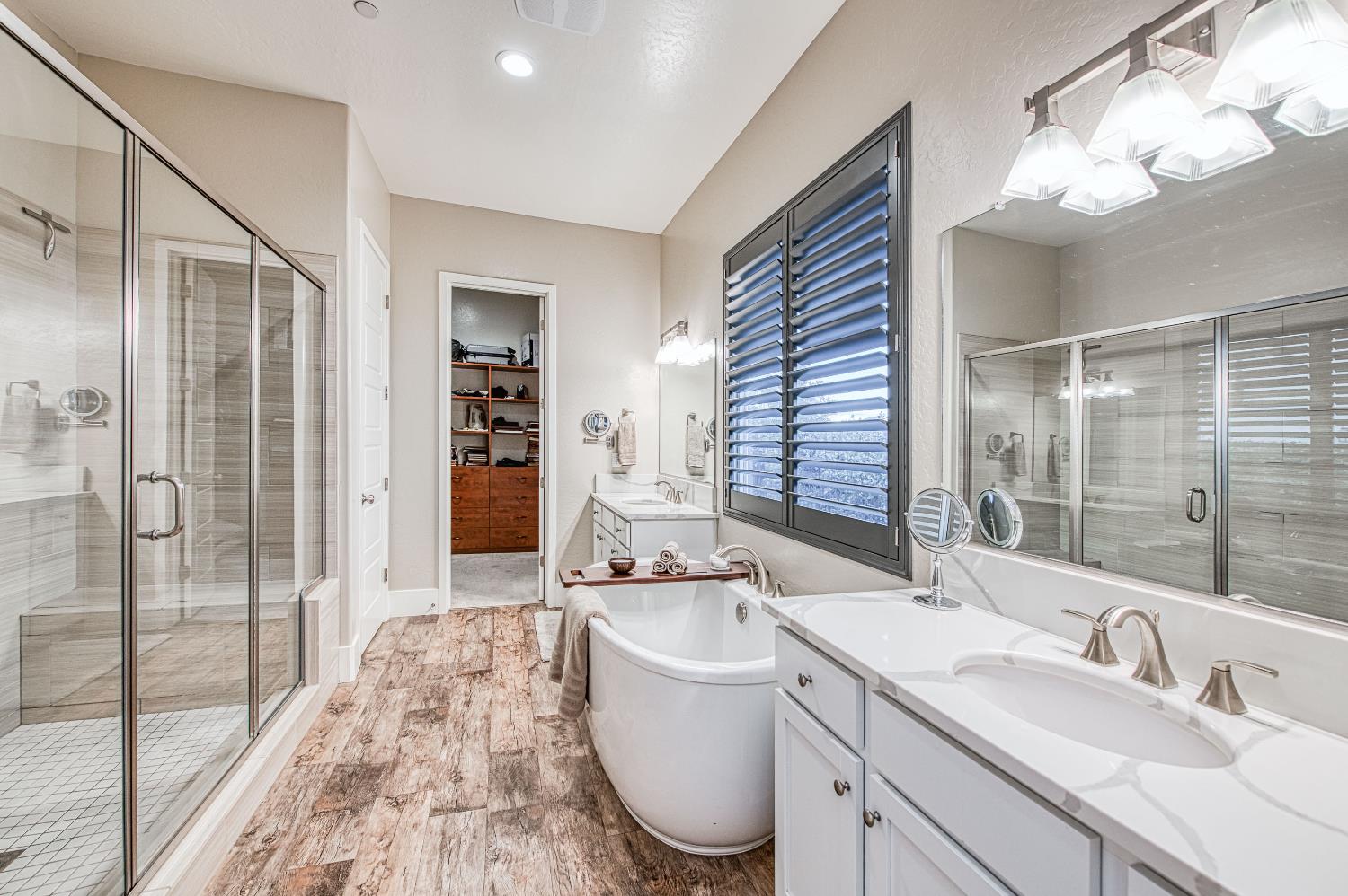 912 Vineyard Ct, Madera, CA 93636