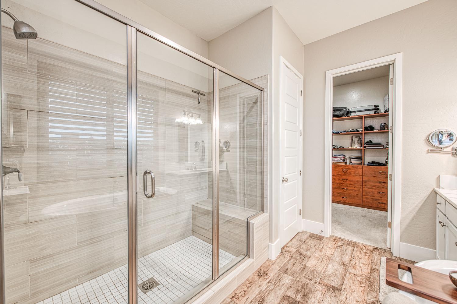 912 Vineyard Ct, Madera, CA 93636