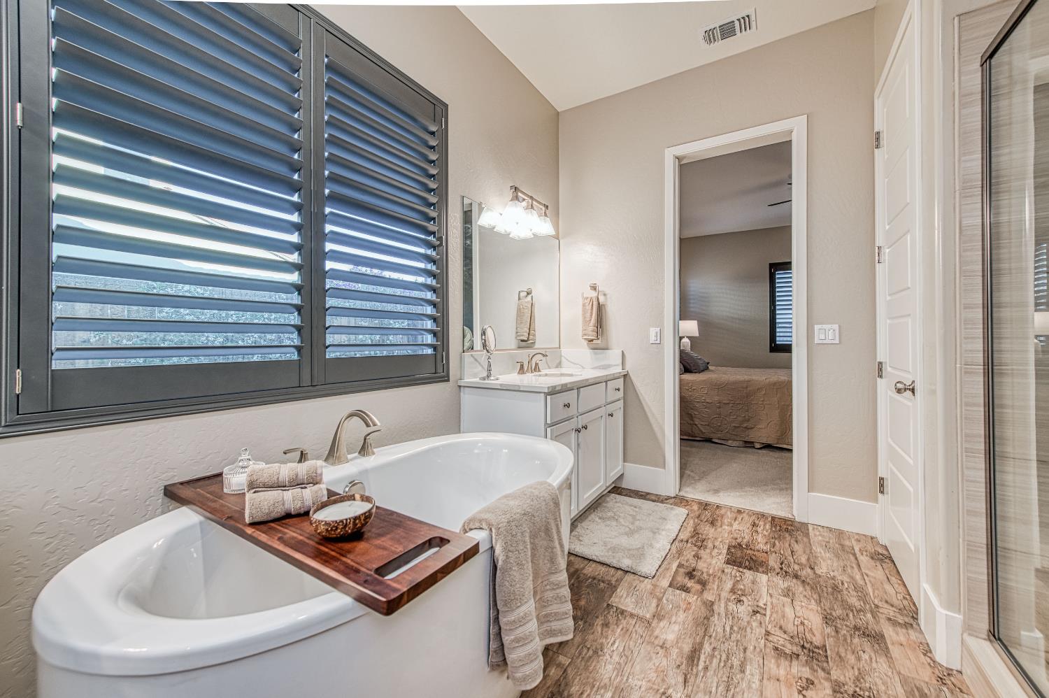 912 Vineyard Ct, Madera, CA 93636