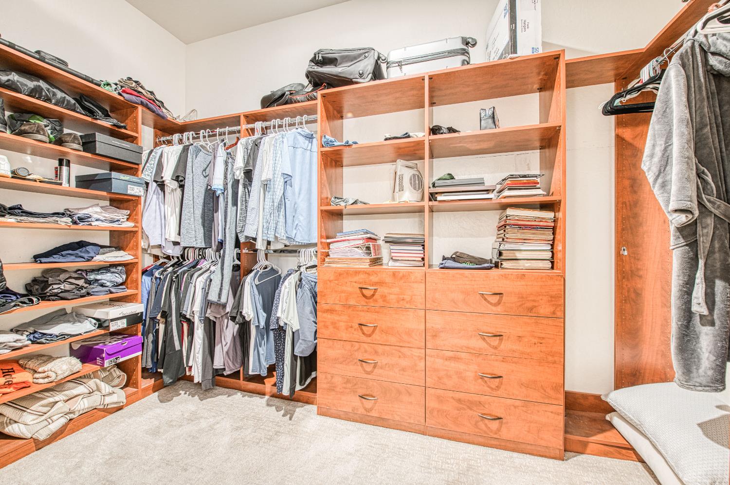 912 Vineyard Ct, Madera, CA 93636