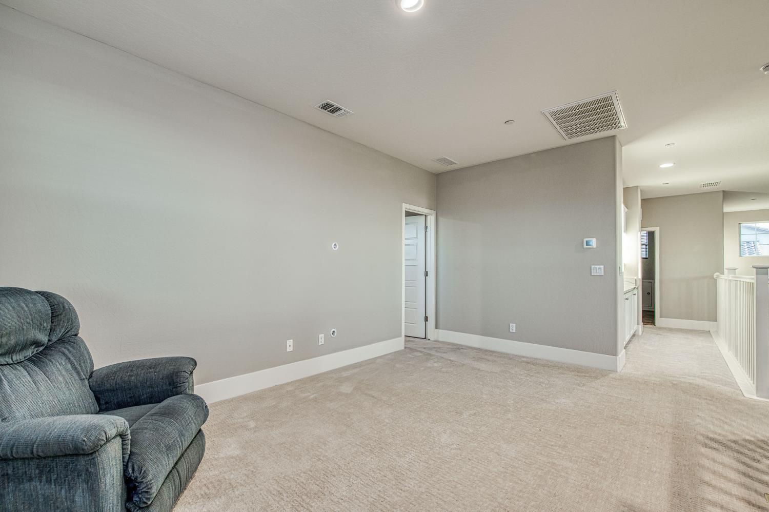 912 Vineyard Ct, Madera, CA 93636