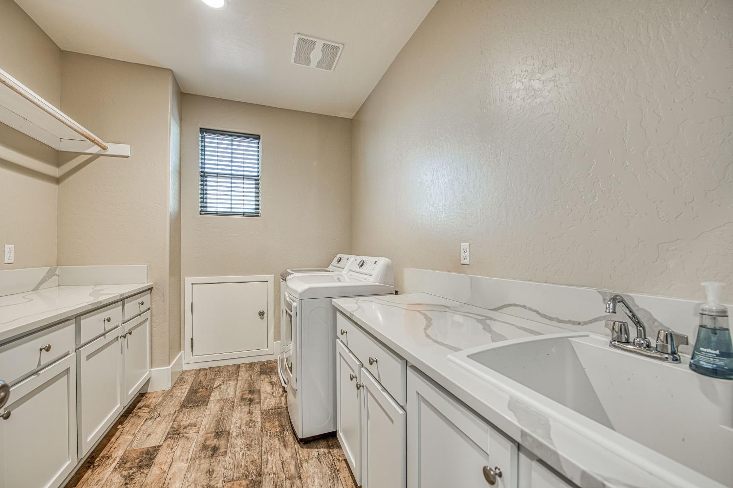 912 Vineyard Ct, Madera, CA 93636