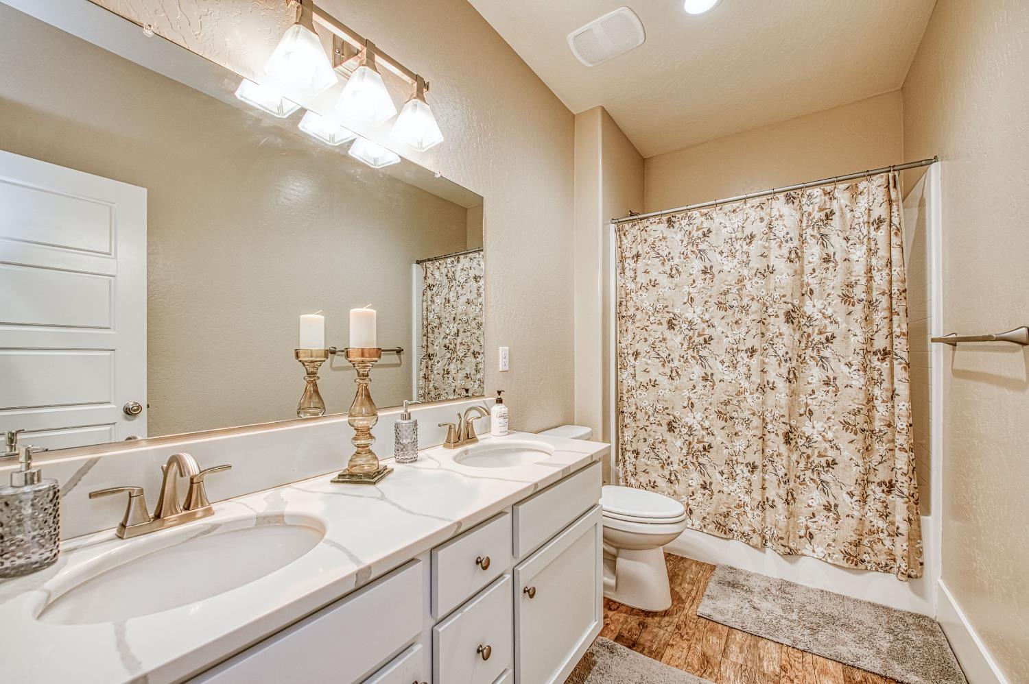 912 Vineyard Ct, Madera, CA 93636