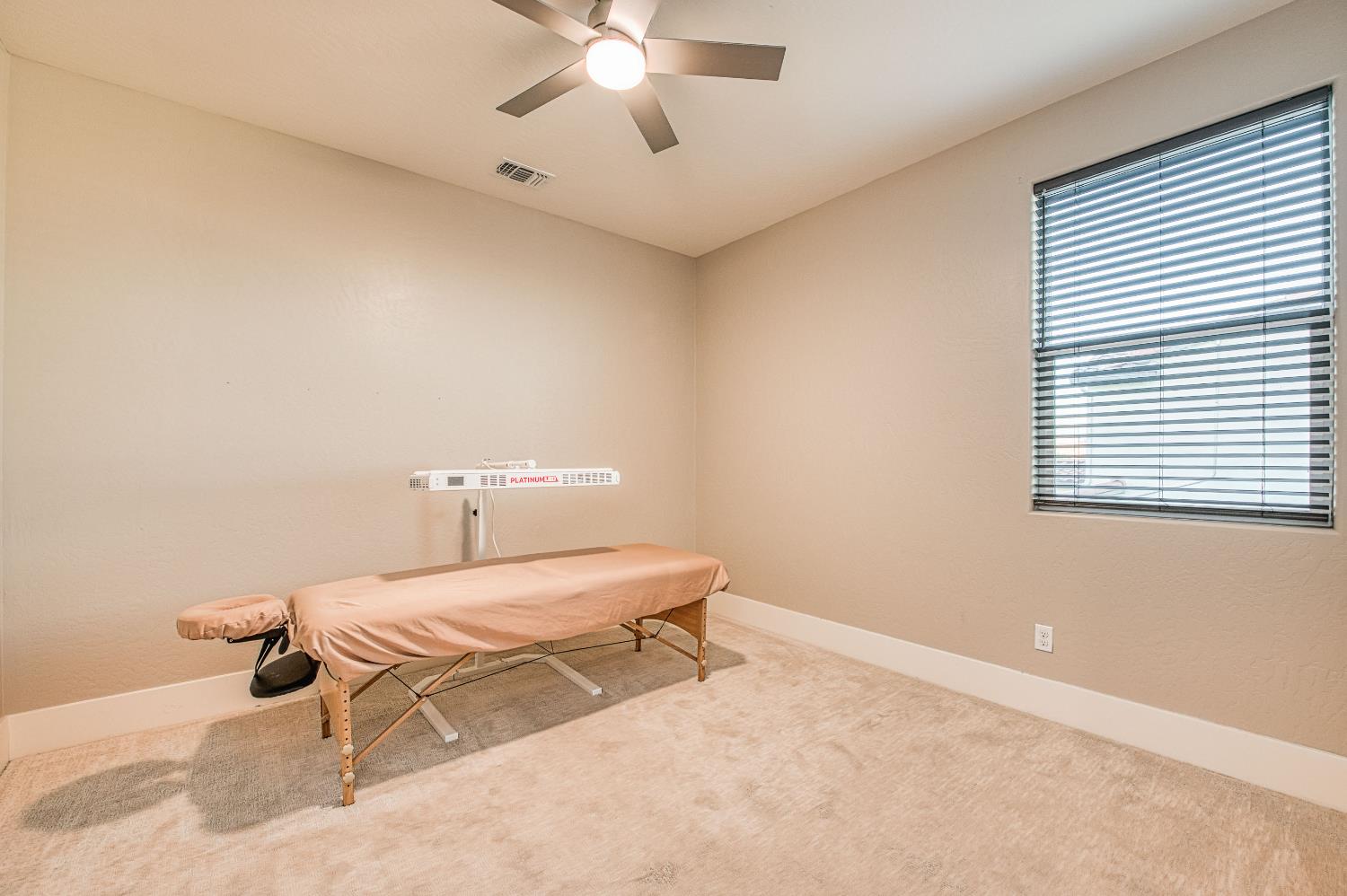 912 Vineyard Ct, Madera, CA 93636