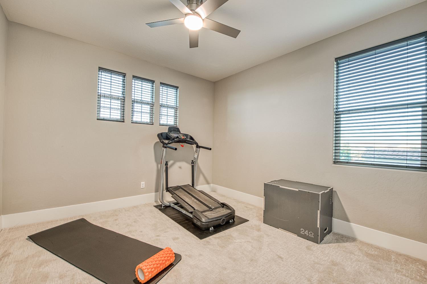 912 Vineyard Ct, Madera, CA 93636