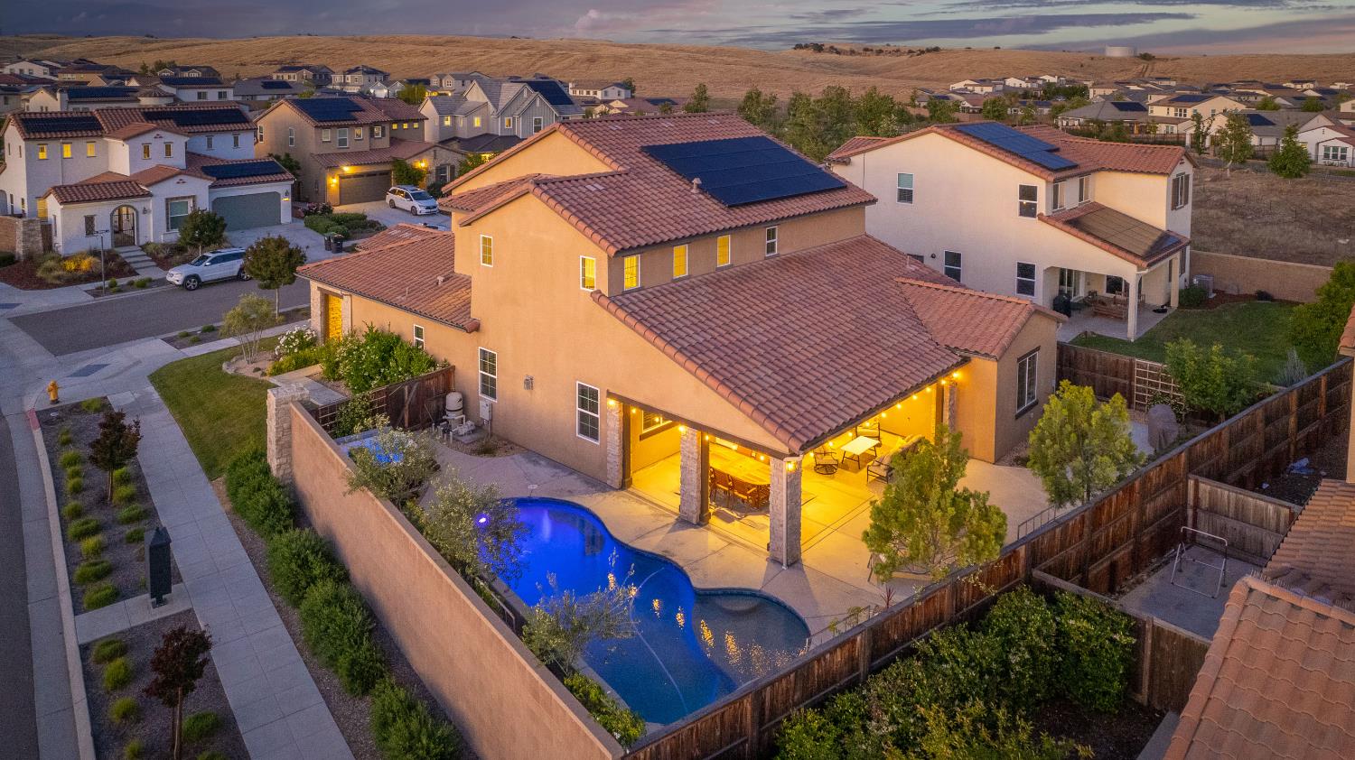 912 Vineyard Ct, Madera, CA 93636