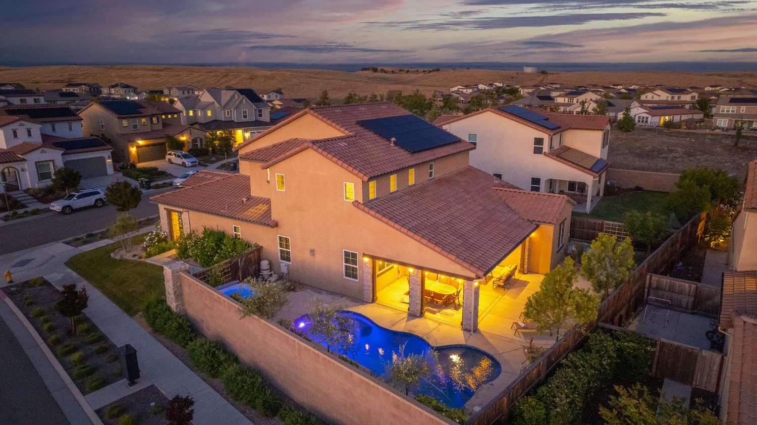 912 Vineyard Ct, Madera, CA 93636