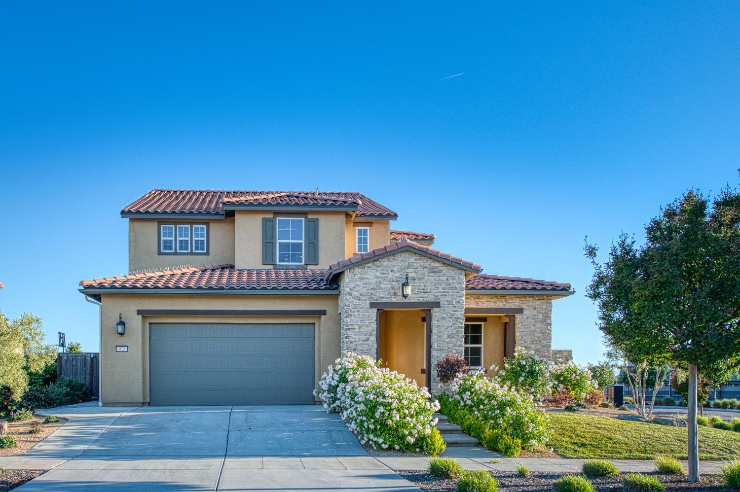 912 Vineyard Ct, Madera, CA 93636