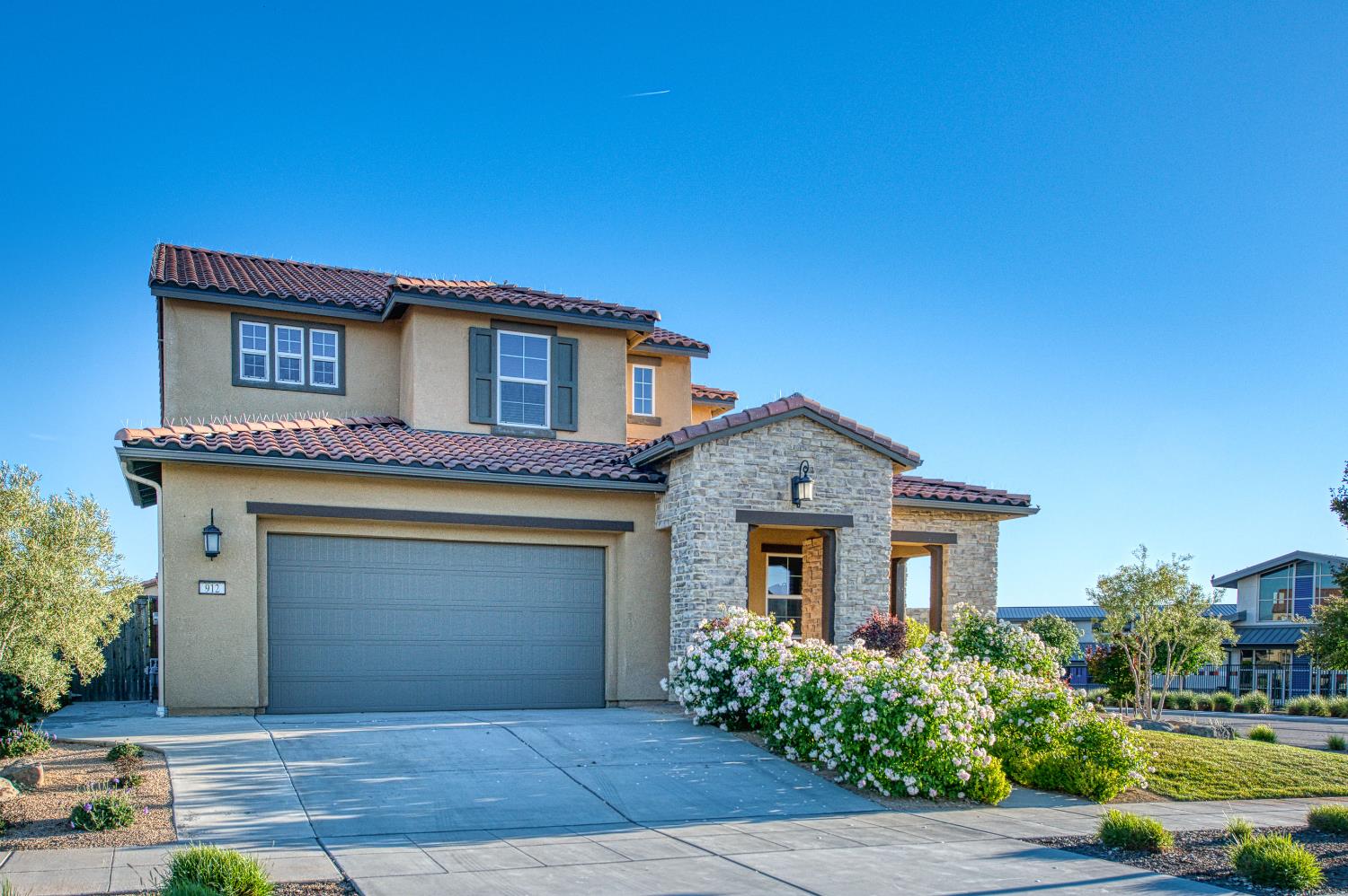 912 Vineyard Ct, Madera, CA 93636