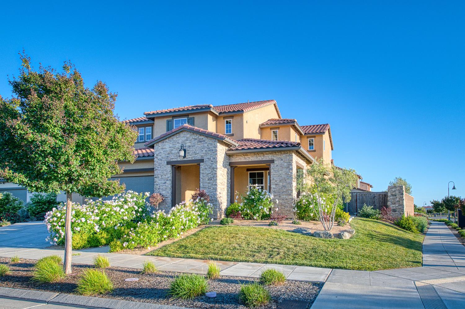 912 Vineyard Ct, Madera, CA 93636