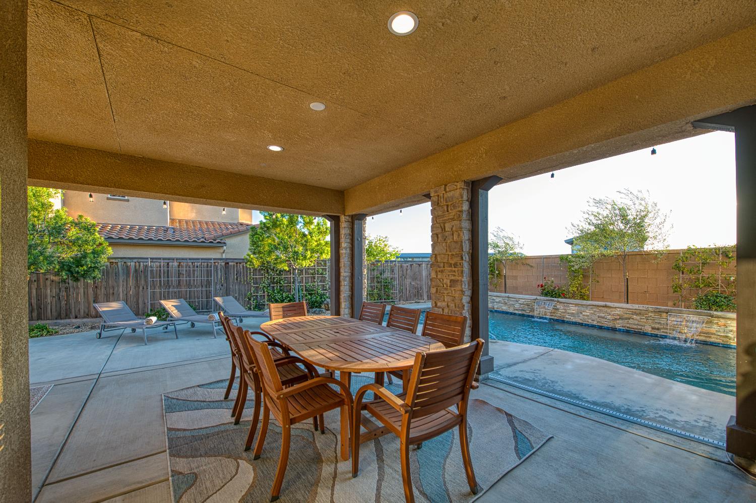 912 Vineyard Ct, Madera, CA 93636