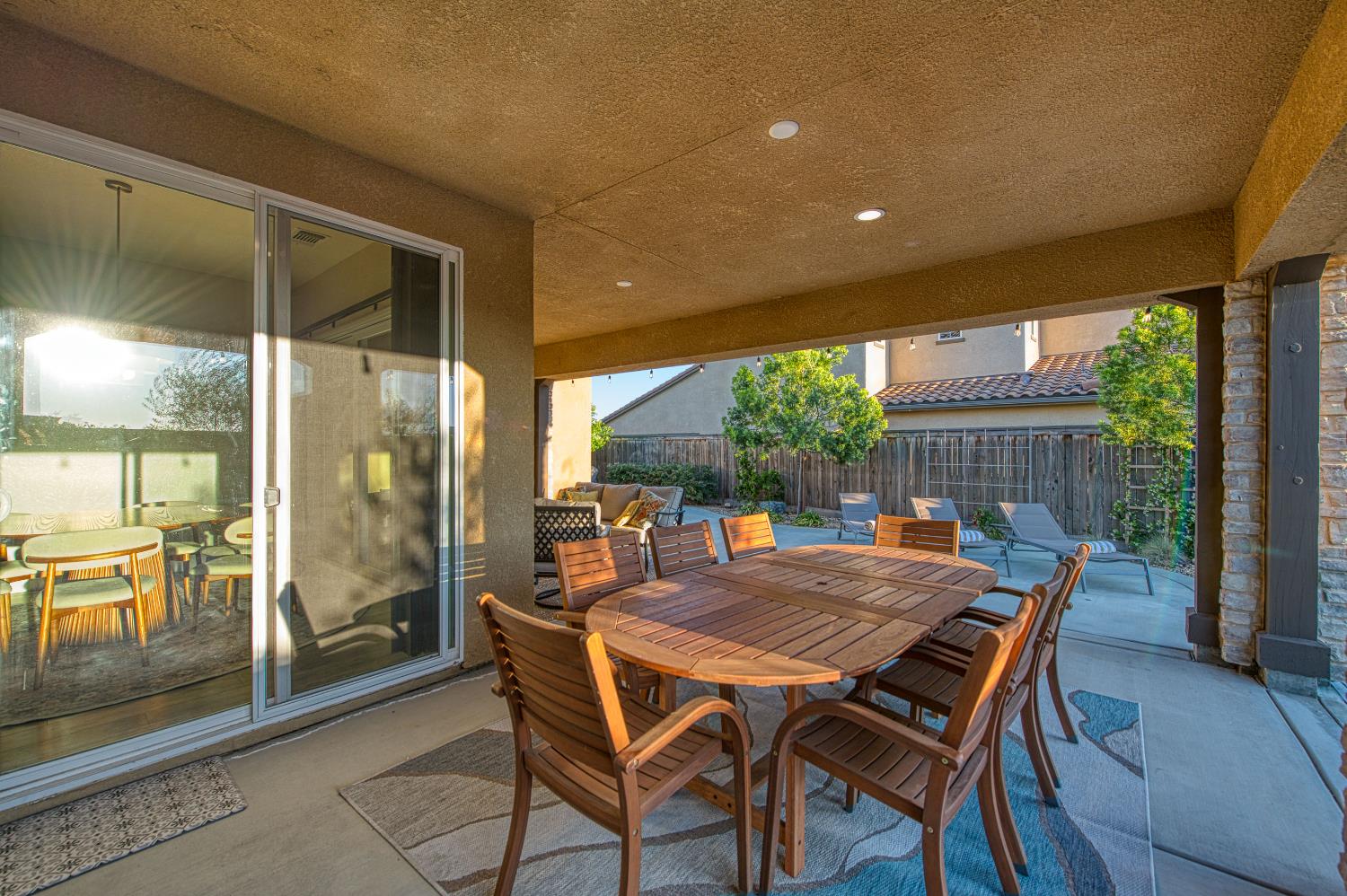 912 Vineyard Ct, Madera, CA 93636