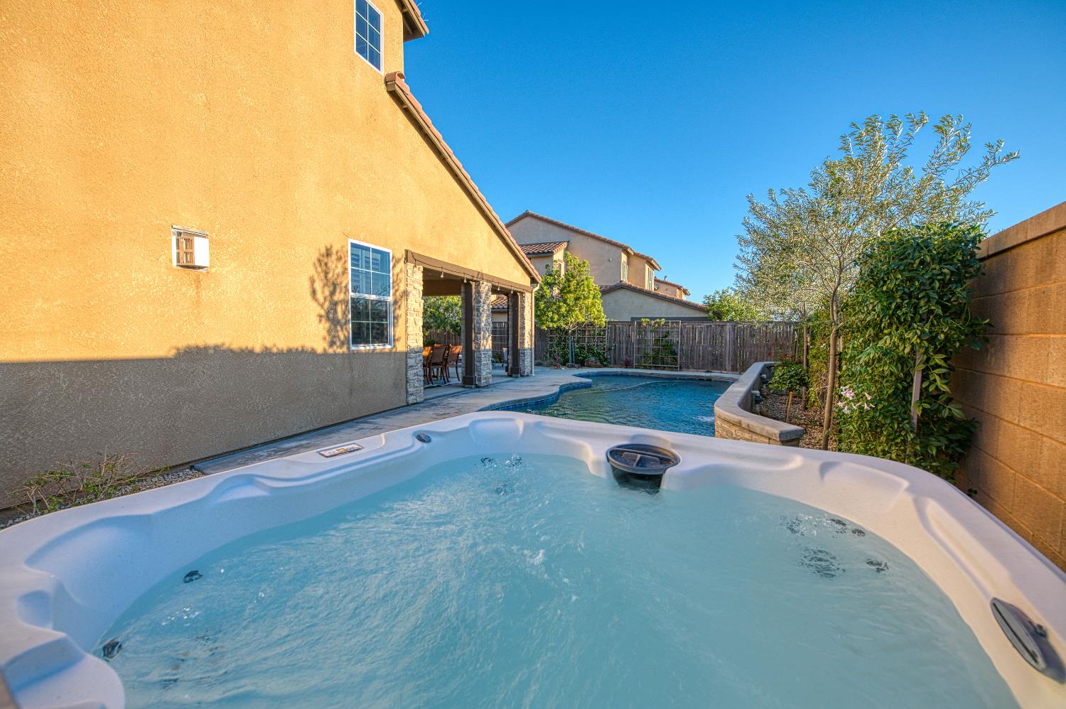 912 Vineyard Ct, Madera, CA 93636