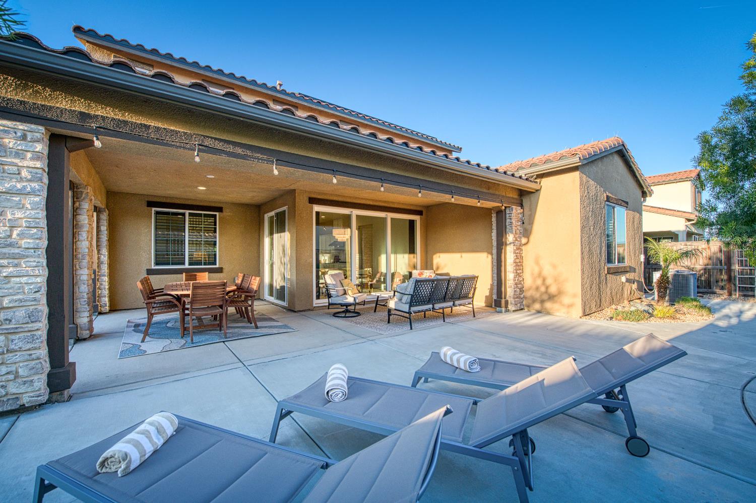 912 Vineyard Ct, Madera, CA 93636