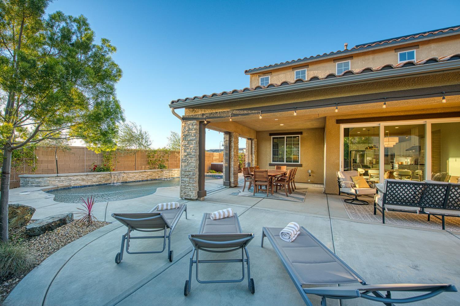 912 Vineyard Ct, Madera, CA 93636