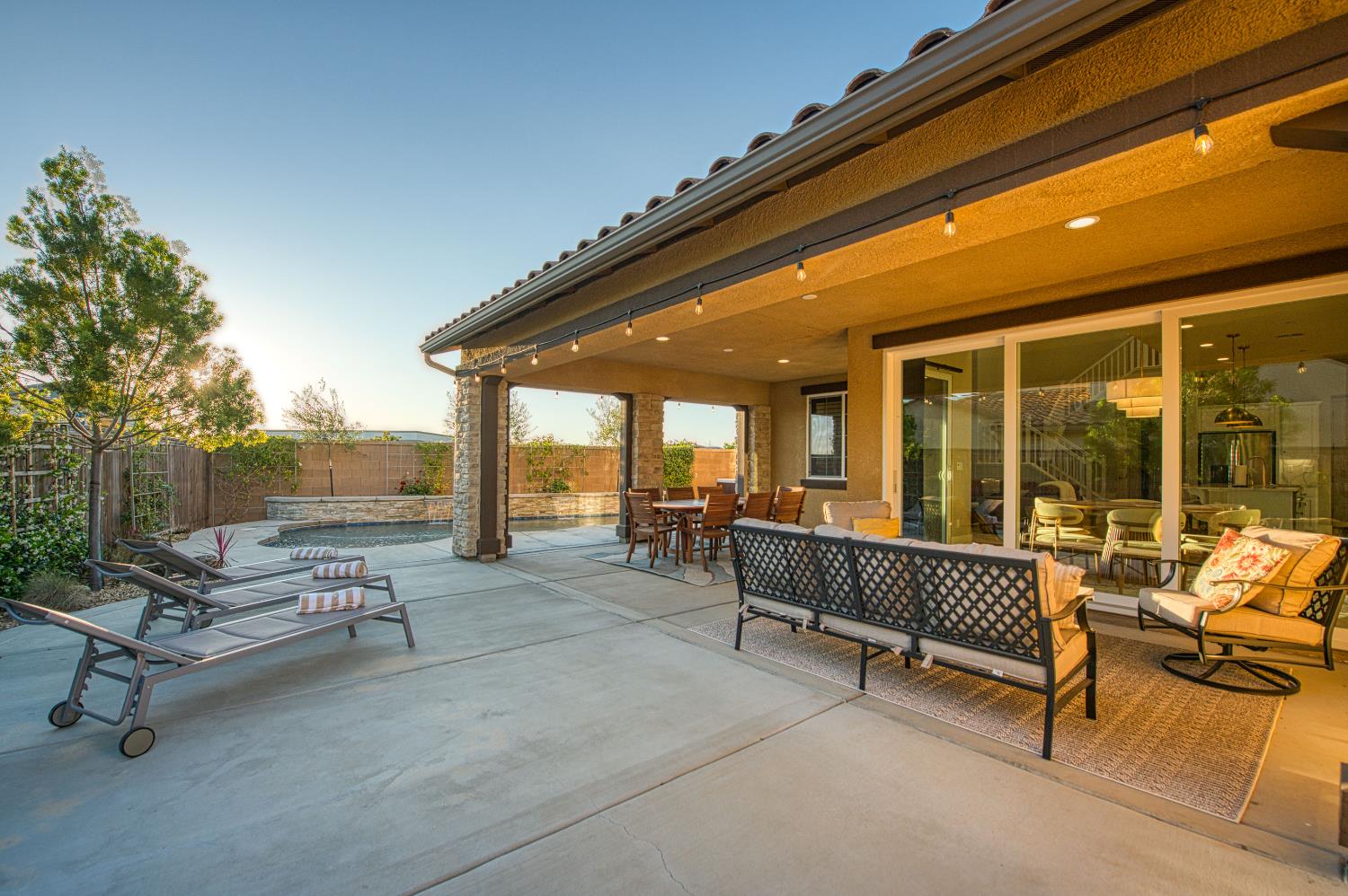 912 Vineyard Ct, Madera, CA 93636