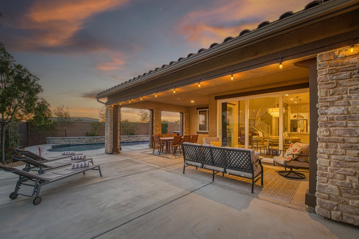 912 Vineyard Ct, Madera, CA 93636