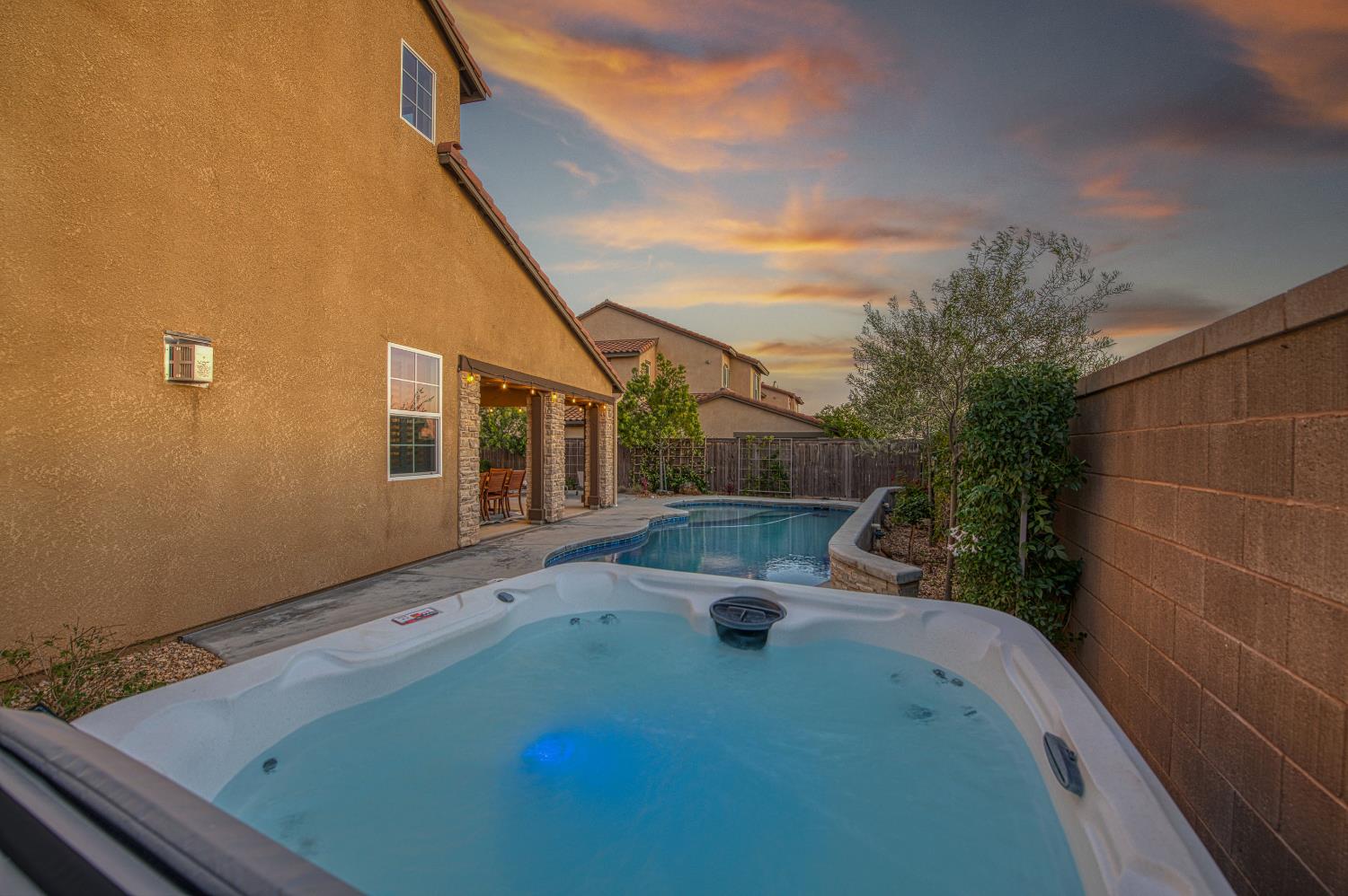 912 Vineyard Ct, Madera, CA 93636