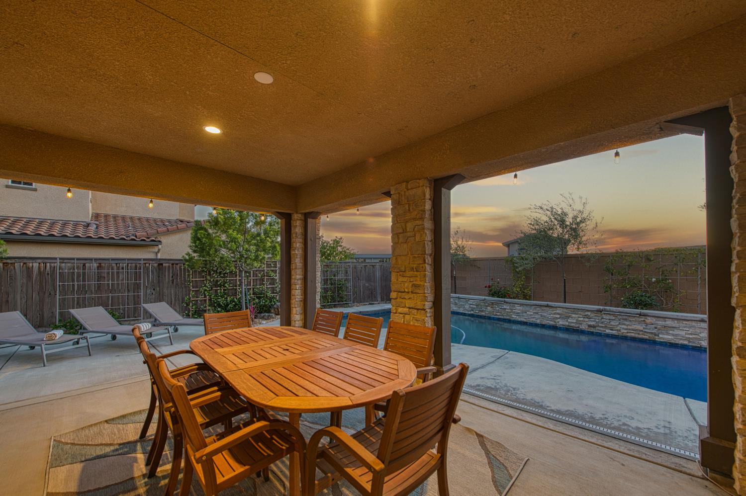 912 Vineyard Ct, Madera, CA 93636