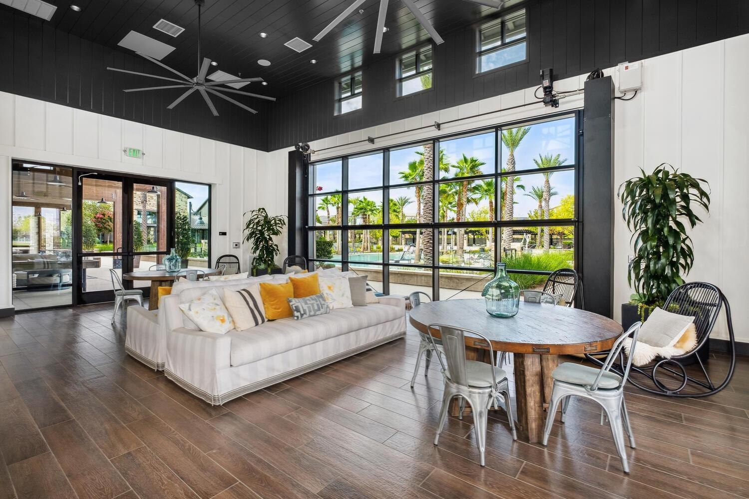 912 Vineyard Ct, Madera, CA 93636